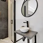 The Upper Marais Superb For 6 People Париж