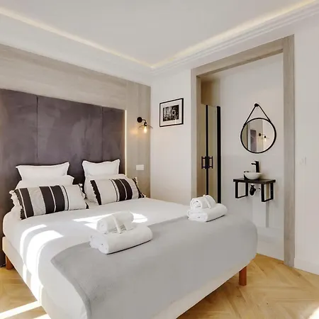The Upper Marais Superb For 6 People *