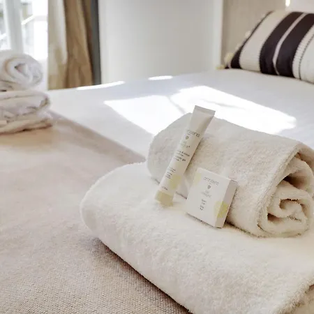 The Upper Marais Superb For 6 People *