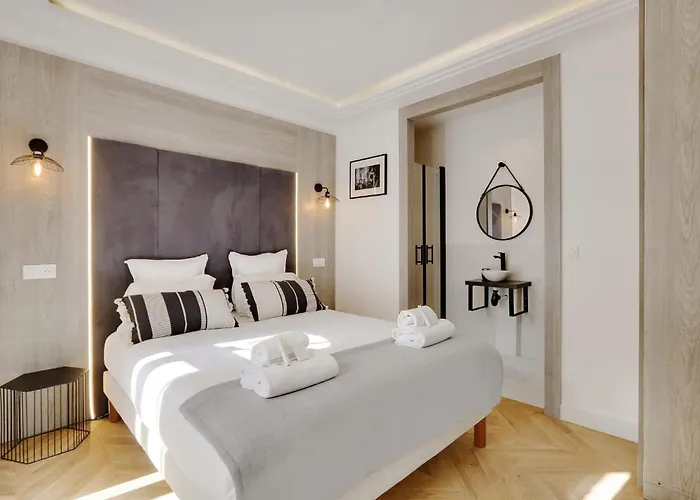 The Upper Marais Superb For 6 People *