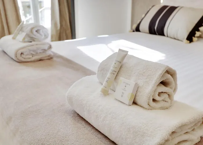 The Upper Marais Superb For 6 People *
